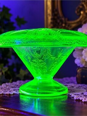 Federal Georgian Lovebirds Uranium Glass Fairy Lamp UV Glow